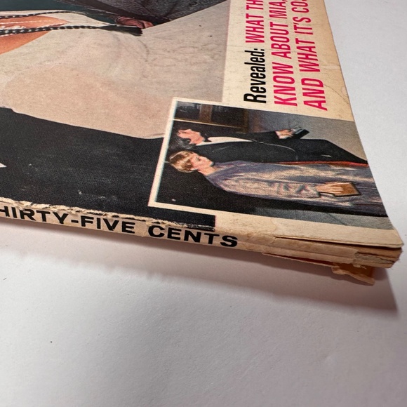 Vintage 1970 Movie Mirror Magazine • Liz Taylor Drama • Hollywood Gossip Gold - Picture 3 of 13